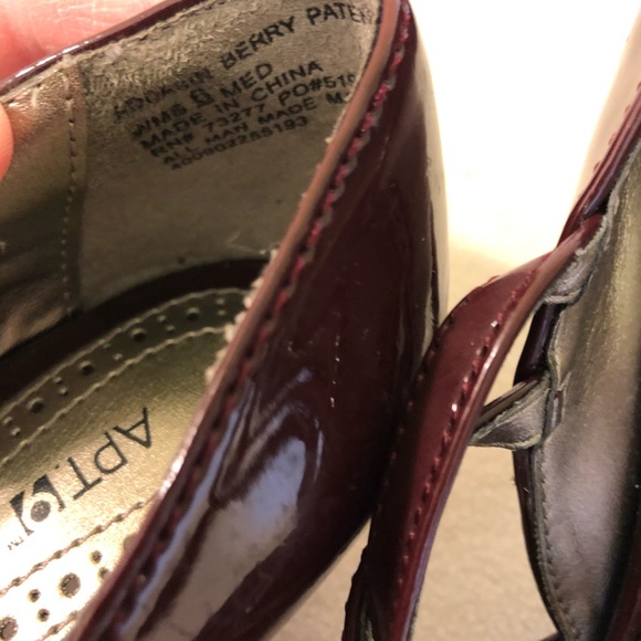 Apt. 9 burgundy heels size 6. - Picture 4 of 6